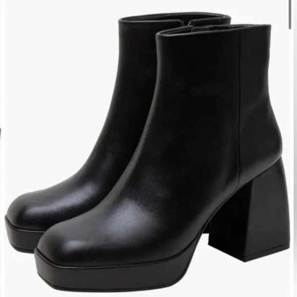 Lisa Vicky Nifty Square Toe Ankle Bootie in Smooth Black Leather Size 7M - Picture 1 of 10